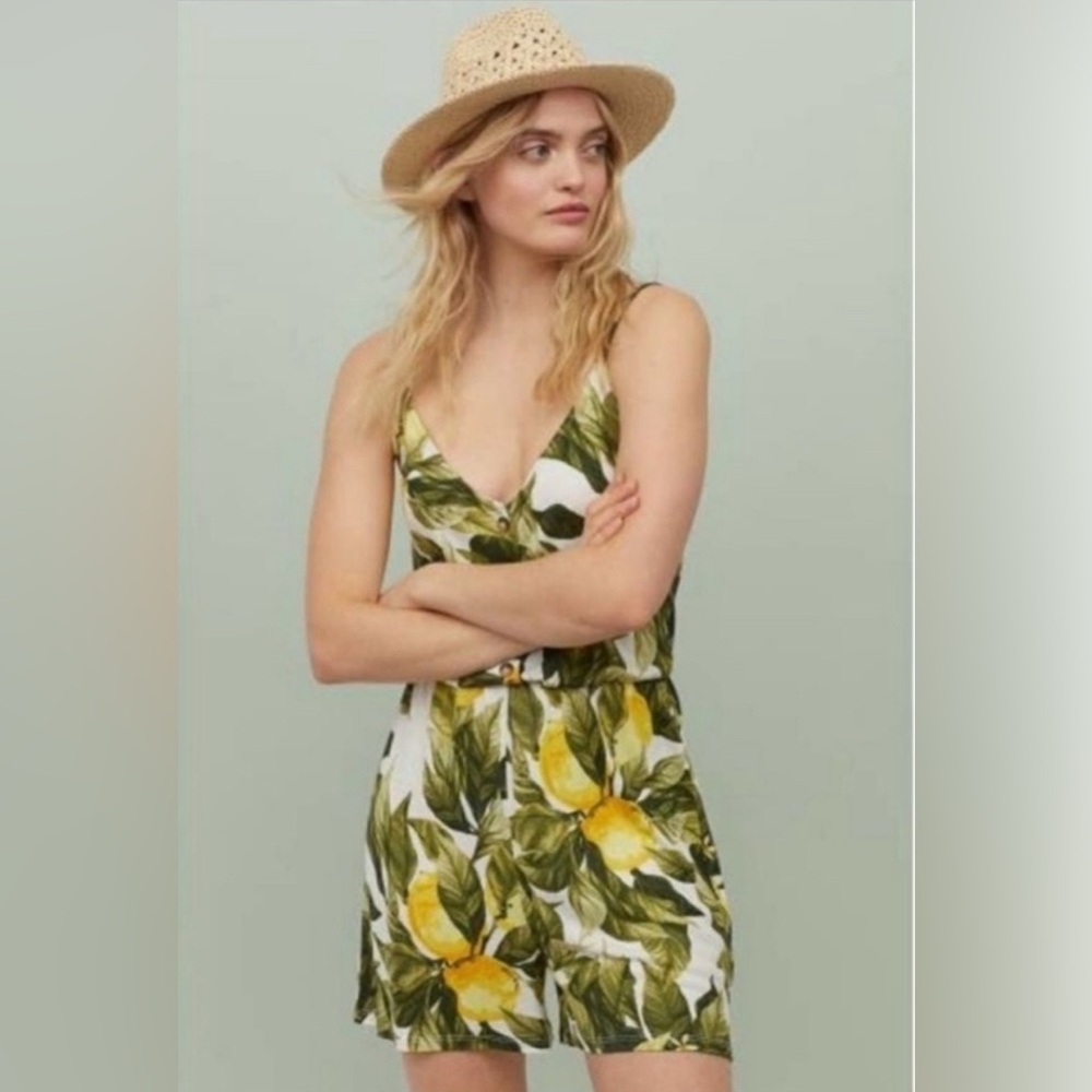 H & M Lemon Print Short Romper Size Large
